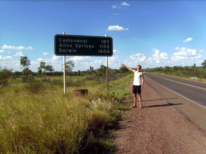 Kurt hitchhiking in Australia: The first sign with Darwin on it!