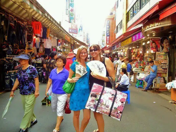 Lisa in Korea, jet-lagged and a bit lost in Naemundum Market.