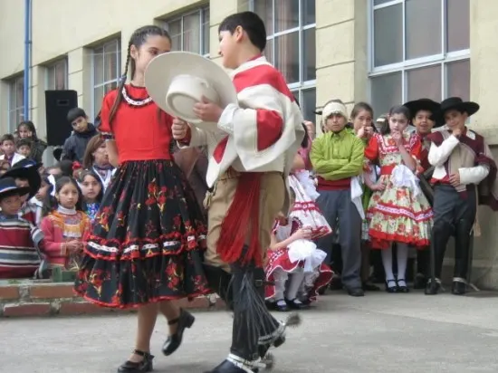 La Cueca in Chile. Beautiful!