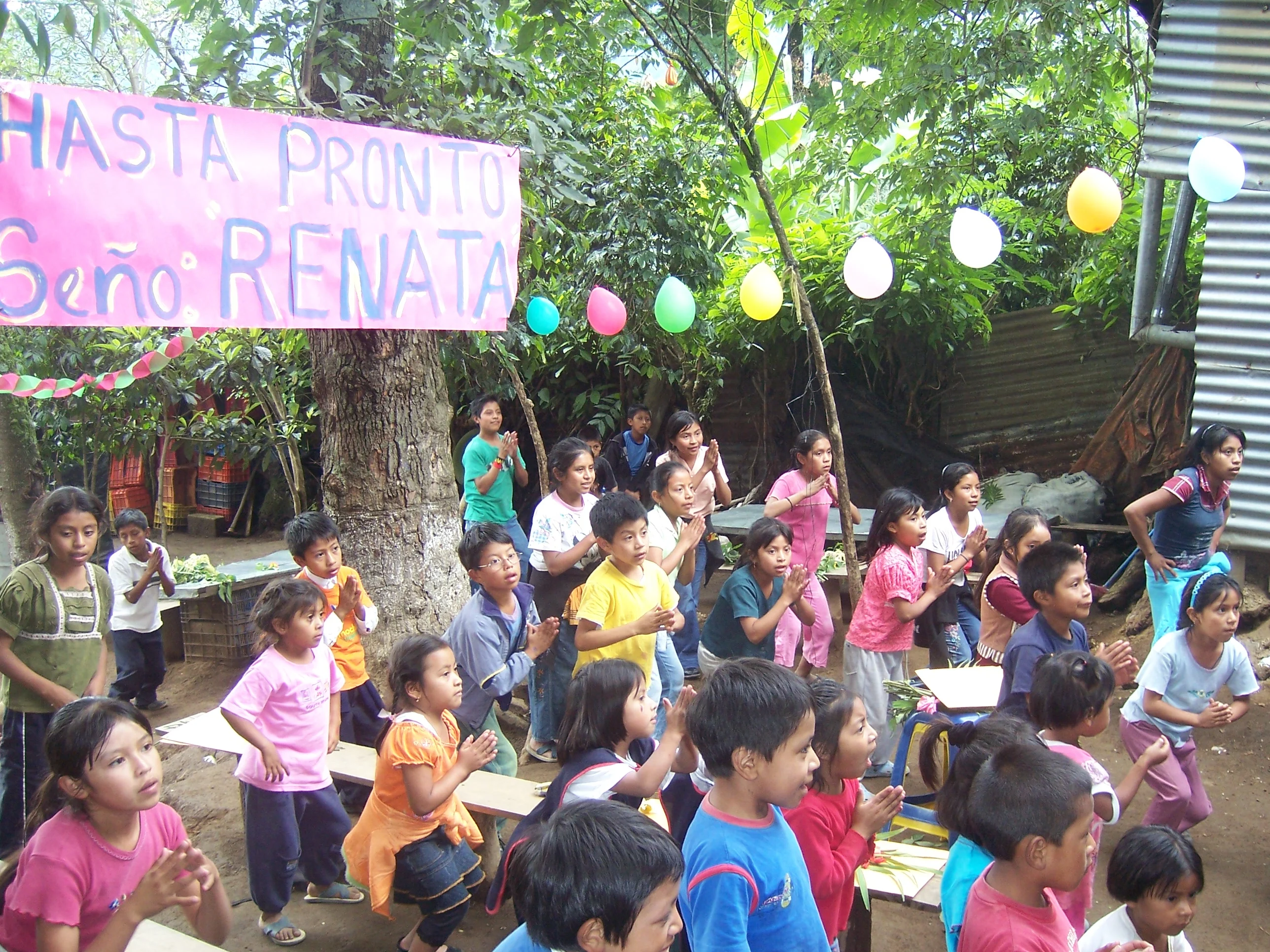 Students dancing at Semilla de Esperanza y Amor.