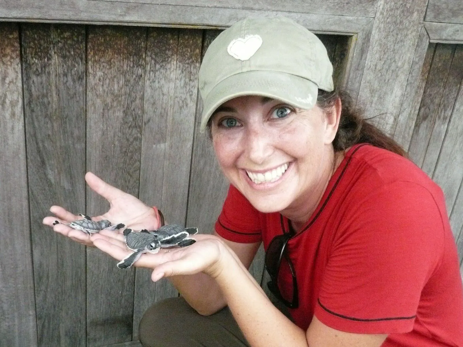Lisa with a very cute Derewan Turtle!