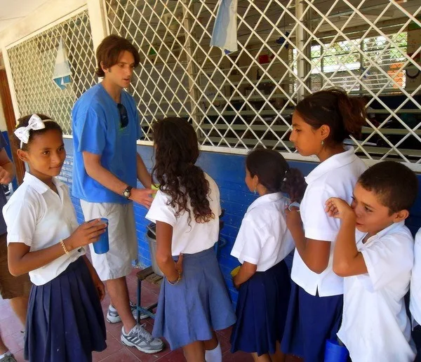 Delivering soy cereal mix to an elementary school in Lim&oacute;n 1.