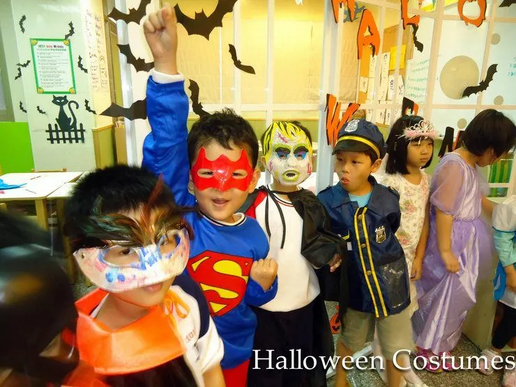 Aaaaand let's end with more super-cute photos of Dan and Casey's students in Taiwan. 