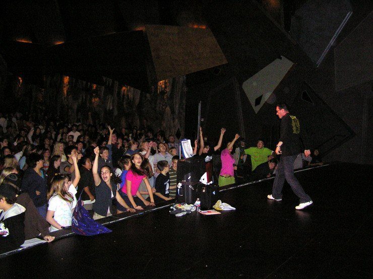 Fans scream for Steven in Anchorage, Alaska.
