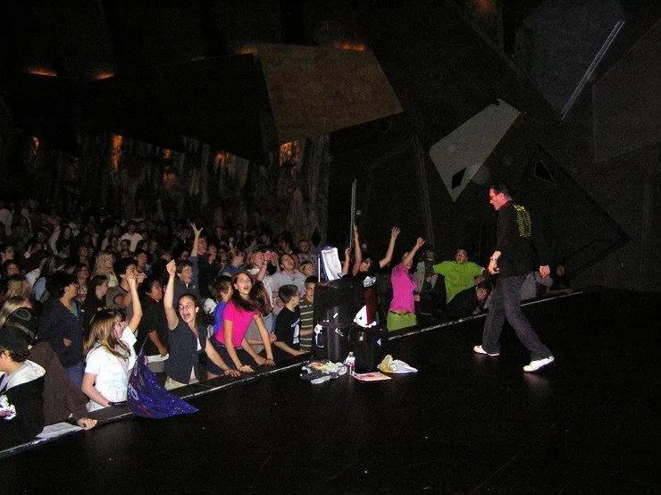 Fans scream for Steven in Anchorage, Alaska.