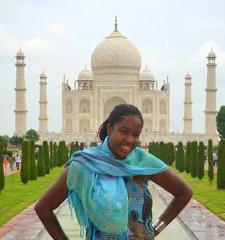 Nicole trotting to Delhi, India. 