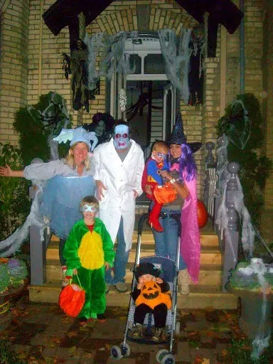 Nuria being a nanny in Toronto, enjoying a Canadian Halloween.