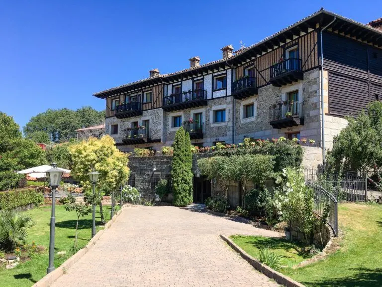 Abbey's hotel in La Alberca for Pueblo Inglés.