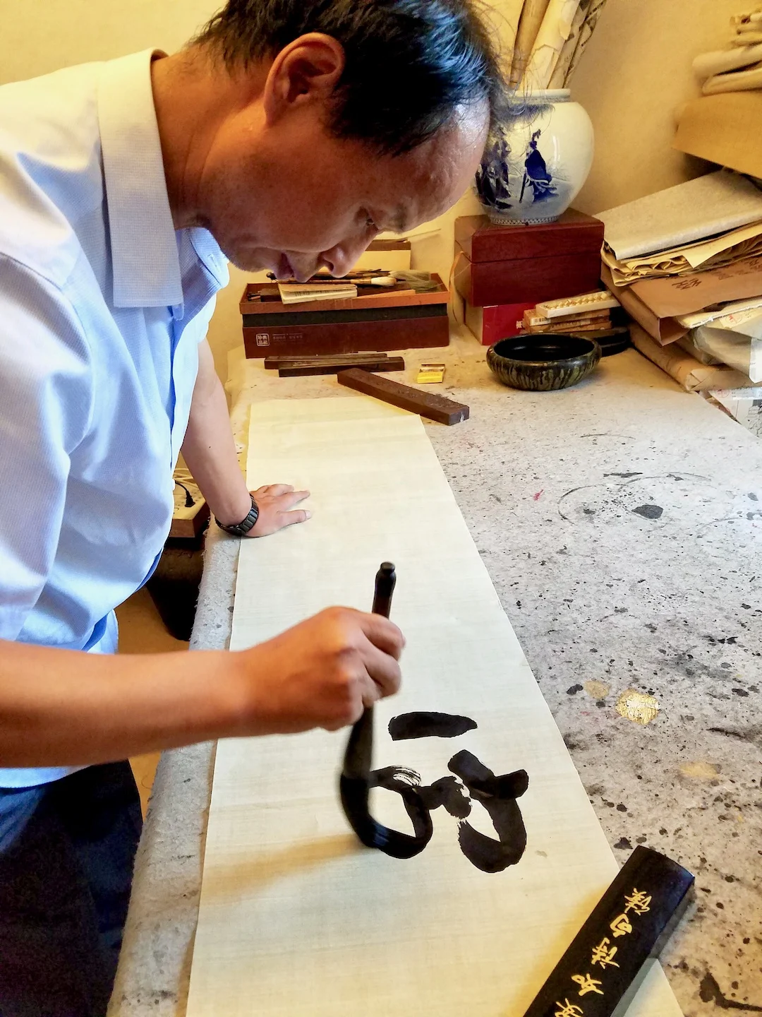 Educational tour in Xi'an, China, watching brush painting