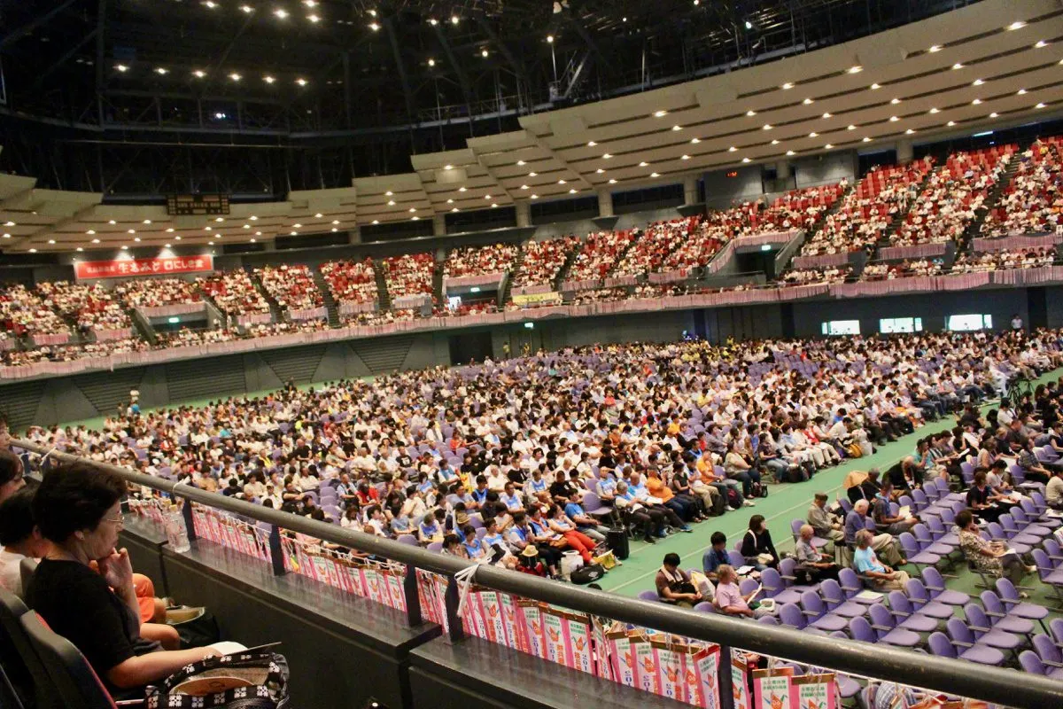 Over 10,000 participants at the Japan World Conference Against A & H Bombs.