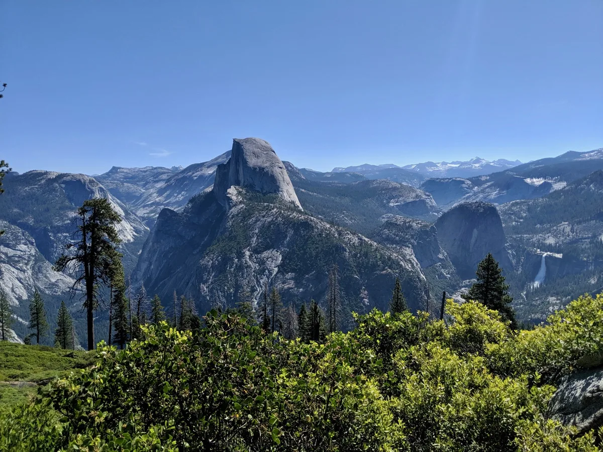 Viewpoint of Yosemite at the beginning of the Panoramic Trail.