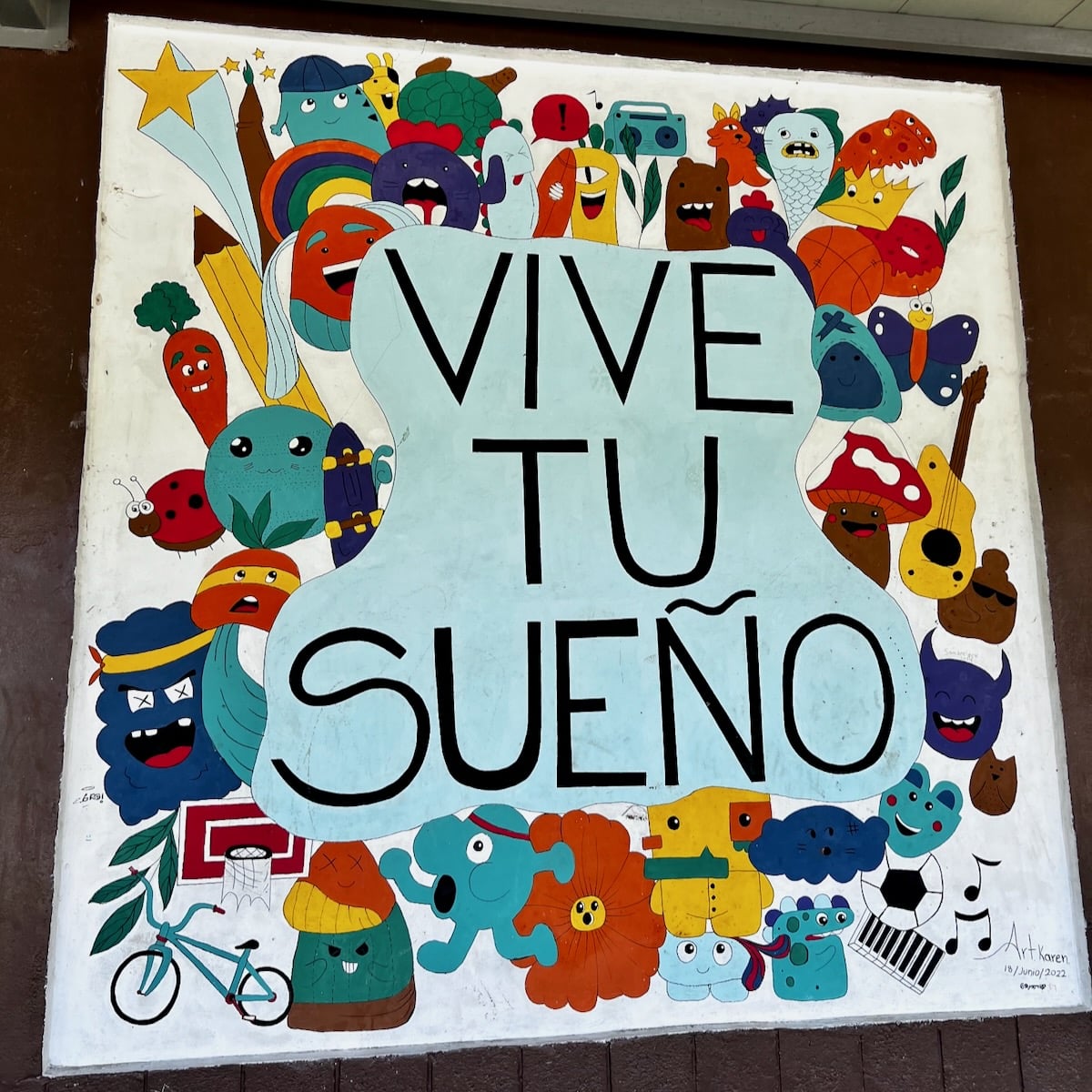 Mural at La Libertad Park (Parque La Libertad).